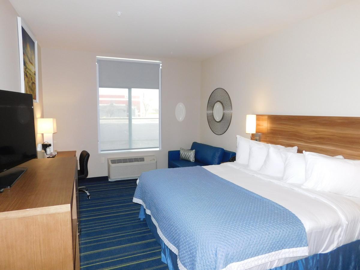 Days Inn & Suites By Wyndham Kearney Ne Zewnętrze zdjęcie